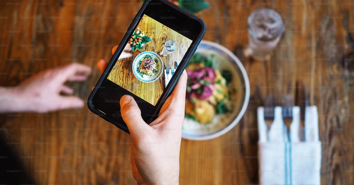 How an AI Social Media Manager Posts for Your Restaurant While You Cook